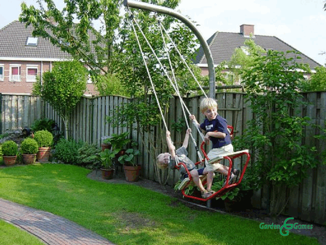 Spelen en relaxen, de Top Swing is een mooie praktische oplossing voor in uw tuin
